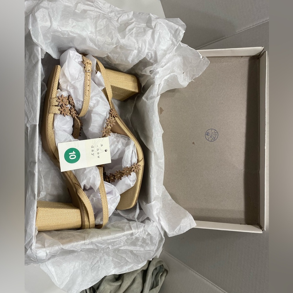 Sz 10 NIB A New Day Mirabel Linen Cream Block High Heel Strappy Sandals - Picture 13 of 14